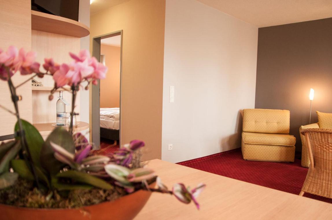 Mueritz-Strandhotel Röbel Extérieur photo